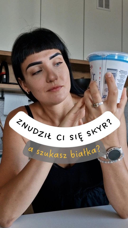 Do tego to najsmaczniejszy reprezentant ze swojej grupy spożywczej 💪🏻
Oczywiście smak to moja ocena, ale doświadczenia pacjentów stanowczo to wspierają 🤤
.
Polacy prawie nie jedzą strączków, a te są wybitnie zdrowe (pozytywnie wpływają na większość najczęściej występujących problemów zdrowotnych u dorosłych). 
I ja rozumiem, że do smaku jak i nauki włączenia ich w dietę potrzeba wysiłku i nie jest to proste. Ale akurat edamame wymaga absolutnego minimum.

Edamame wystarczy podgotować 2-3 minuty we wrzątku (albo z dodatkiem wody w mikrofali) i podać z solą. Idealna przekąska 🤩
.
I wiem, że jest haczyk - dostępność*. 
Z drugiej strony potrzeba pociąga za sobą dostępność. Jeszcze 2 lata temu nie znalazłabym całej sekcji produktów proteinowych w małym sklepie na wsi.
.
Ktoś jeszcze lubi edamame? Czy istnieją ludzie, którym nie smakuje?

I najważniejsze pytanie: Gdzie ją kupujecie?

*Ja ją kupiłam w @kauflandpolska (9,99zł bez promocji za 500g). Ale w tym na Legnickiej, bo w moim sklepie na Długiej jej nie ma 😭 

#białko #zdroważywność #superfood #edamame #kaufland